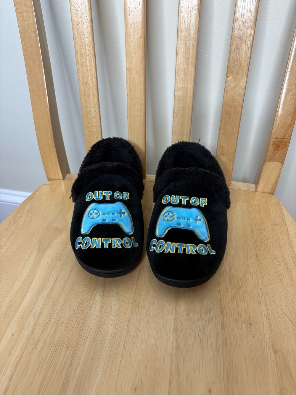 Wonder Nation Boys Black 'Out of Control' Game Controller Slippers 2-3